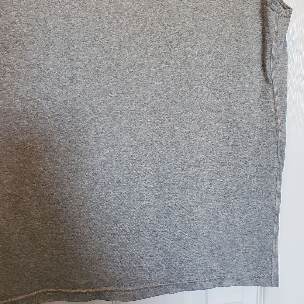 Nike Dri-Fit Training Tank Size Medium - Picture 6 of 7